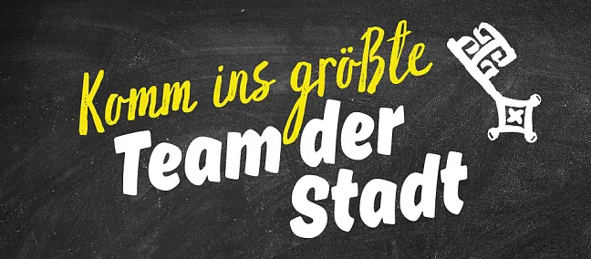 Schwarze Farbfläche mit dem Text Komm ins größte Team der Stadt